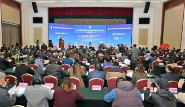  山東省食藥用菌產(chǎn)學(xué)研合作暨科技精準(zhǔn)扶貧項(xiàng)目推介會(huì)在鄒城市召開   